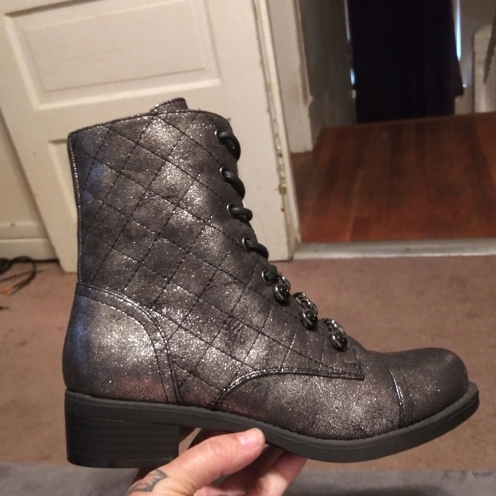 Guess boots